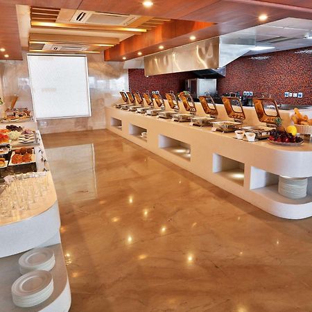 Ramada By Wyndham Ghaziabad Vasundhara Hotel Екстериор снимка