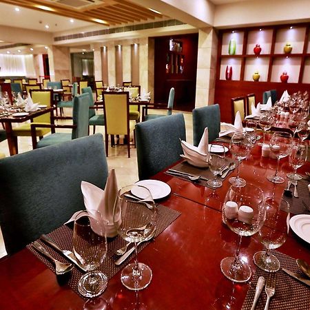 Ramada By Wyndham Ghaziabad Vasundhara Hotel Екстериор снимка