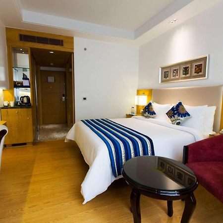 Ramada By Wyndham Ghaziabad Vasundhara Hotel Екстериор снимка