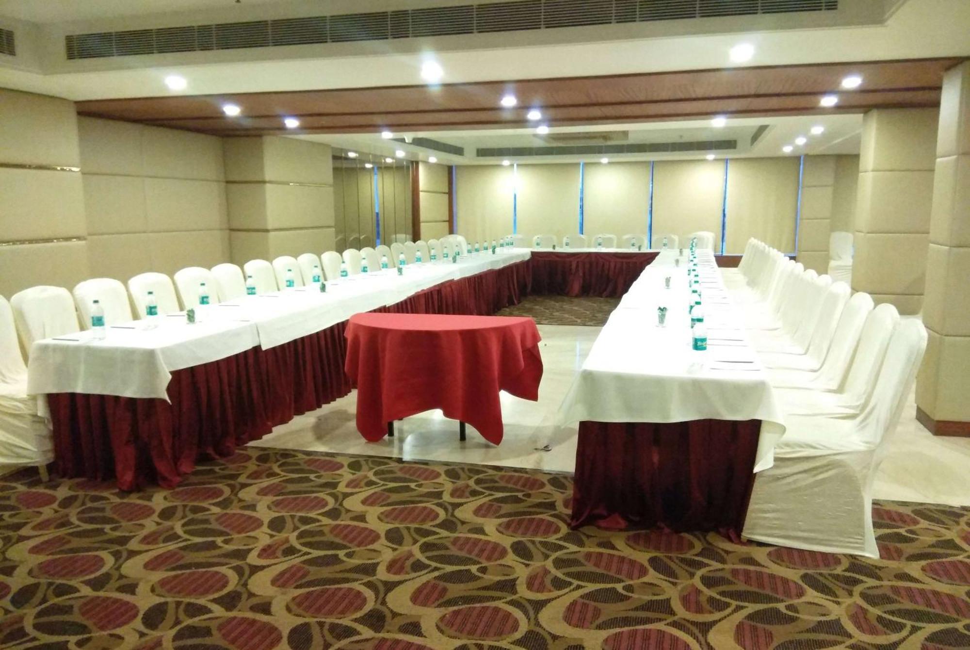Ramada By Wyndham Ghaziabad Vasundhara Hotel Екстериор снимка