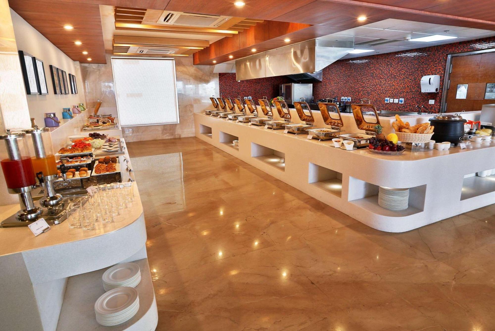 Ramada By Wyndham Ghaziabad Vasundhara Hotel Екстериор снимка