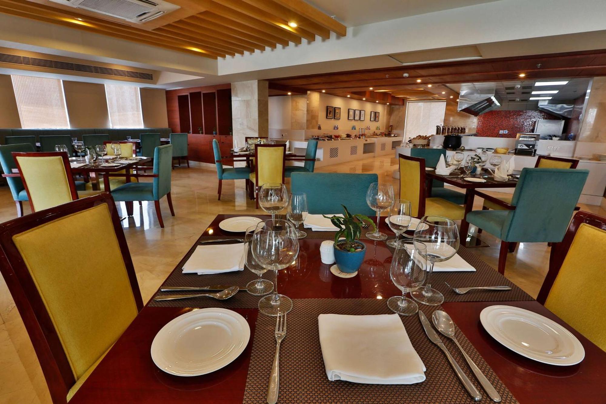 Ramada By Wyndham Ghaziabad Vasundhara Hotel Екстериор снимка