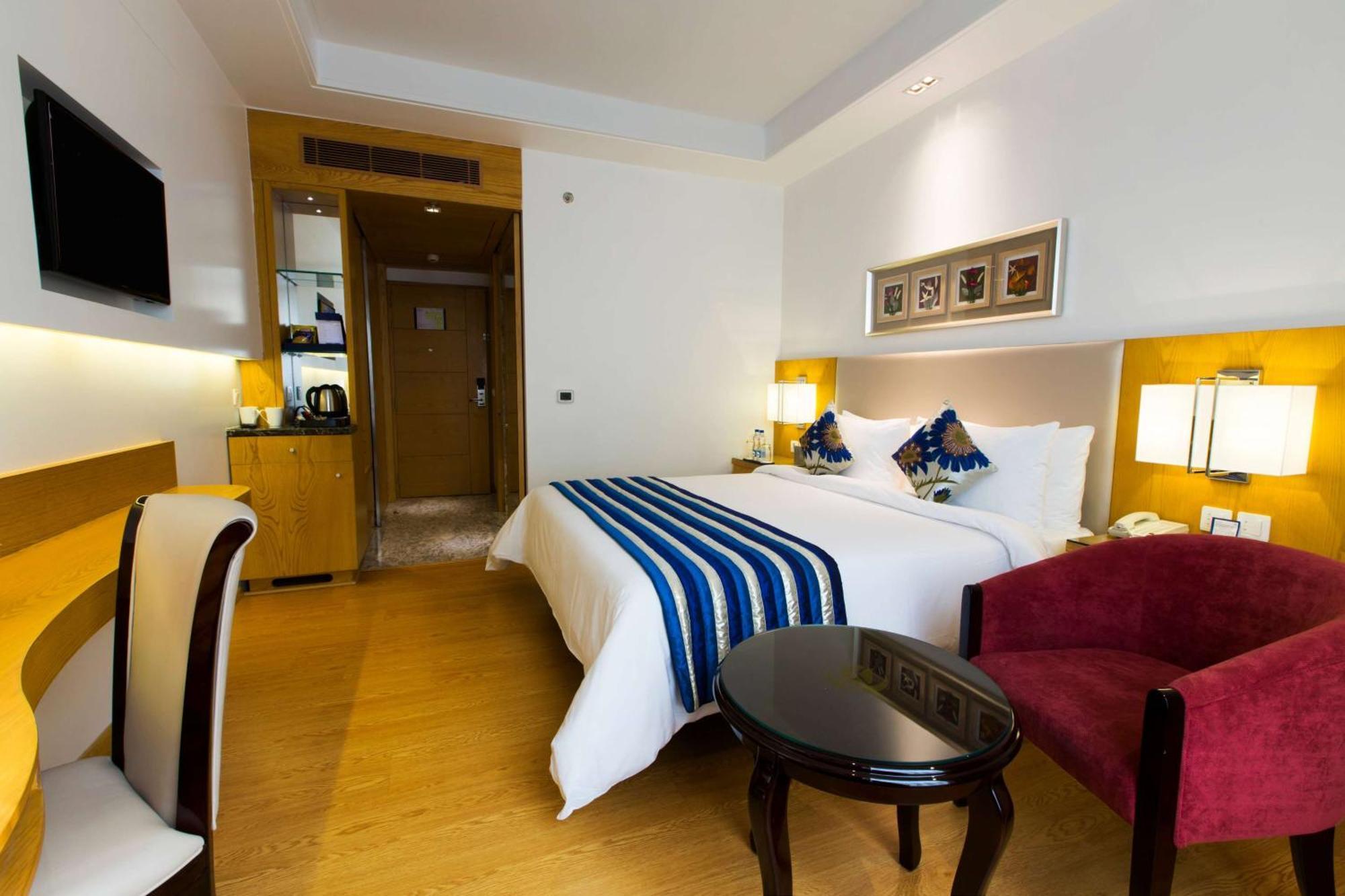Ramada By Wyndham Ghaziabad Vasundhara Hotel Екстериор снимка