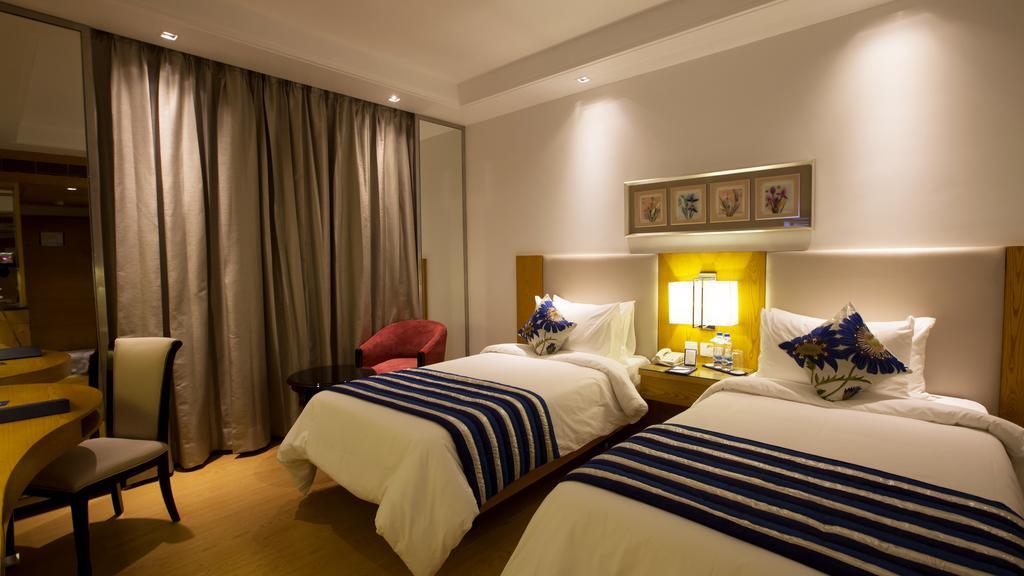 Ramada By Wyndham Ghaziabad Vasundhara Hotel Екстериор снимка