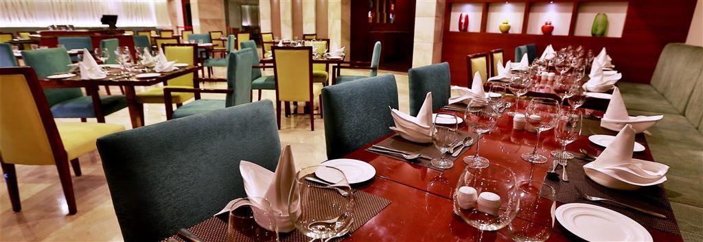 Ramada By Wyndham Ghaziabad Vasundhara Hotel Ресторант снимка