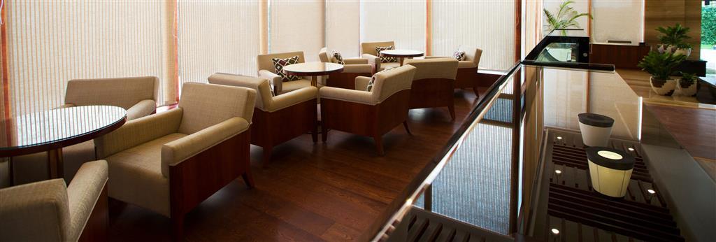 Ramada By Wyndham Ghaziabad Vasundhara Hotel Ресторант снимка