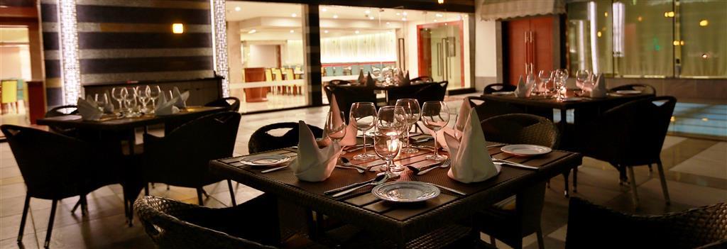Ramada By Wyndham Ghaziabad Vasundhara Hotel Ресторант снимка