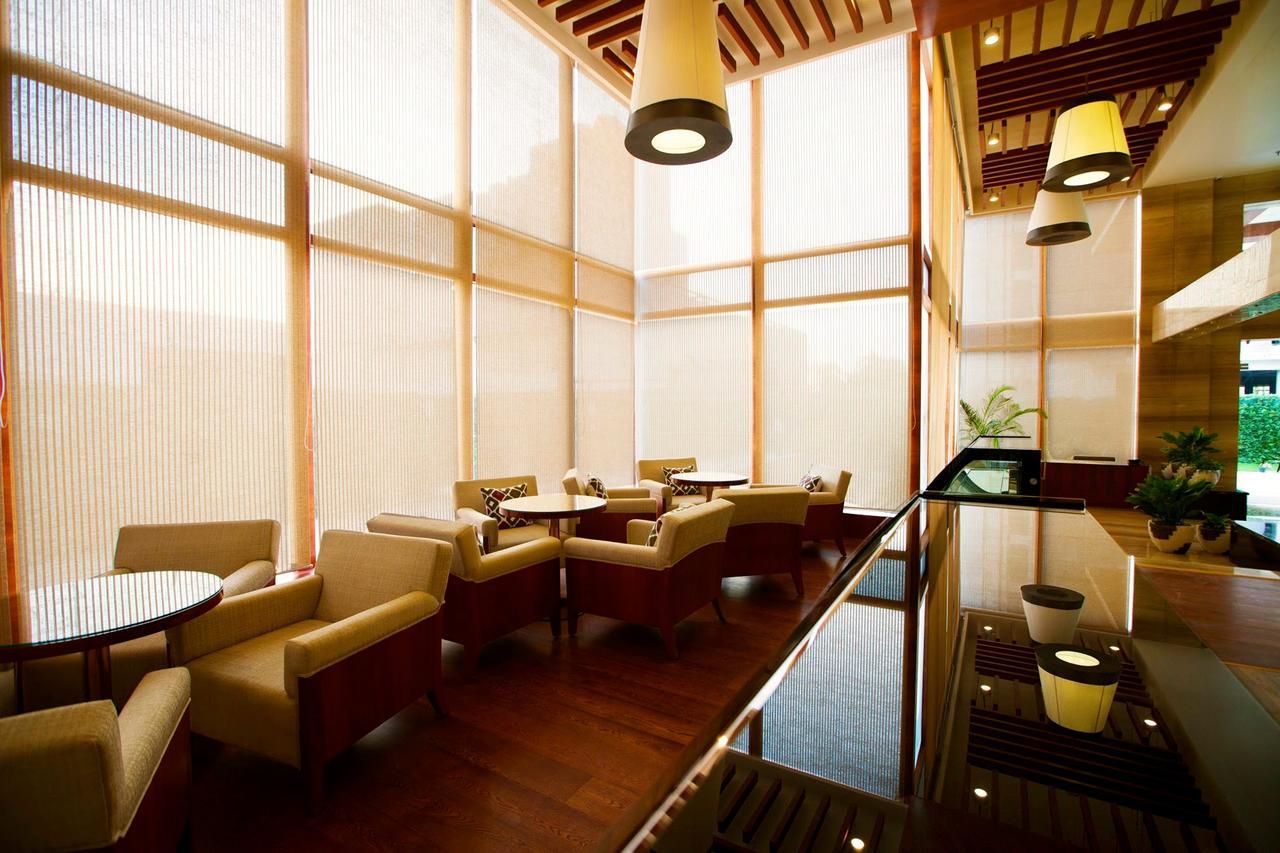 Ramada By Wyndham Ghaziabad Vasundhara Hotel Екстериор снимка
