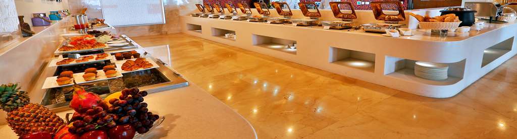 Ramada By Wyndham Ghaziabad Vasundhara Hotel Ресторант снимка