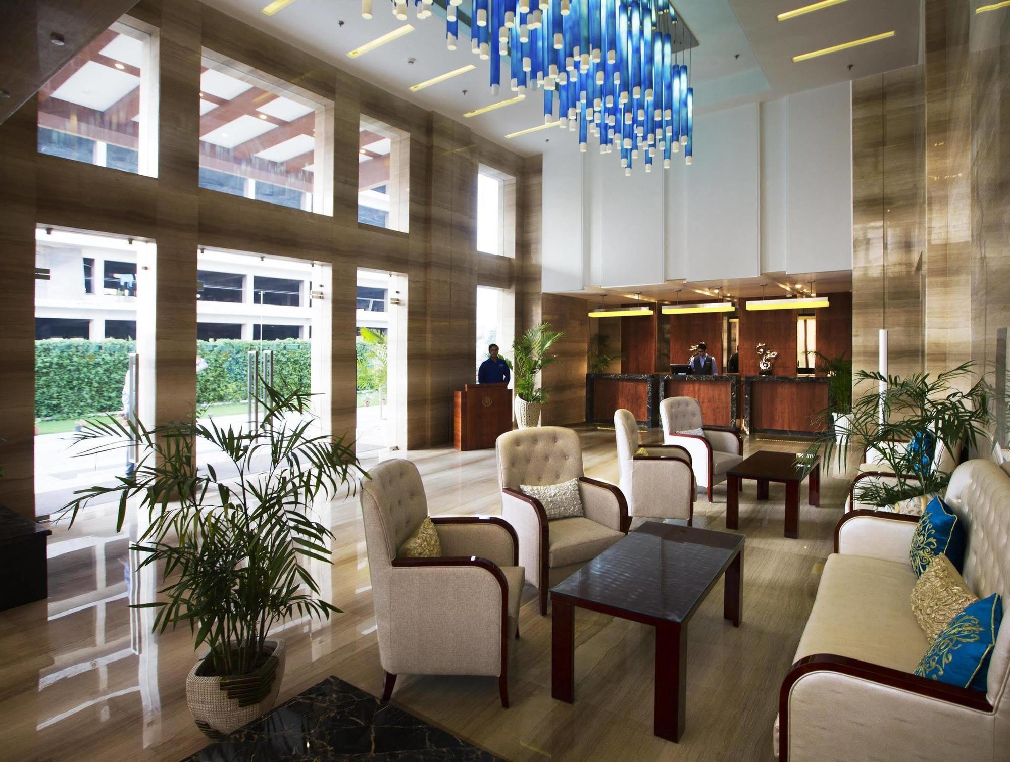 Ramada By Wyndham Ghaziabad Vasundhara Hotel Екстериор снимка