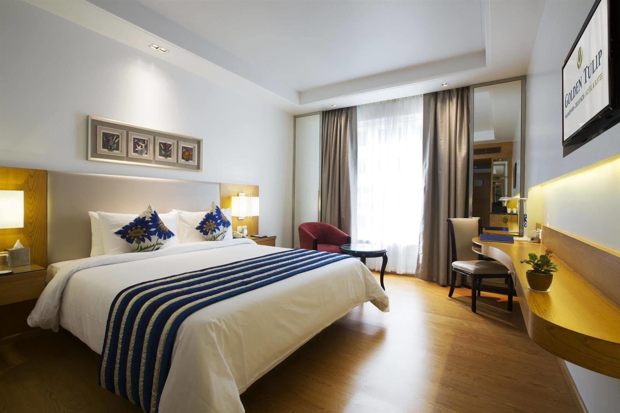 Ramada By Wyndham Ghaziabad Vasundhara Hotel Екстериор снимка