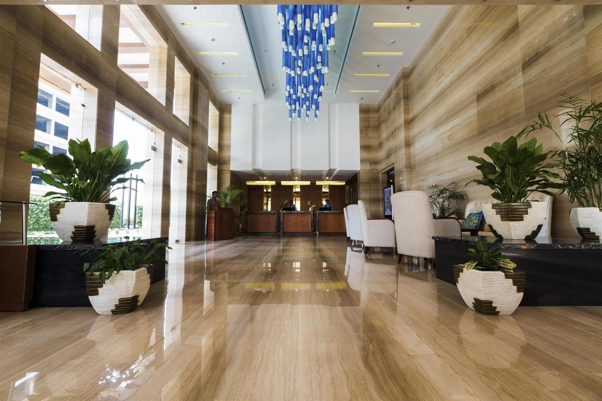 Ramada By Wyndham Ghaziabad Vasundhara Hotel Екстериор снимка