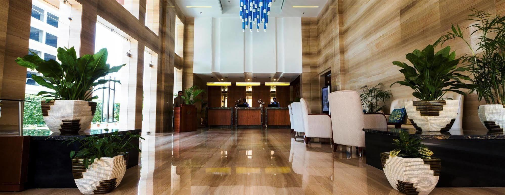 Ramada By Wyndham Ghaziabad Vasundhara Hotel Екстериор снимка